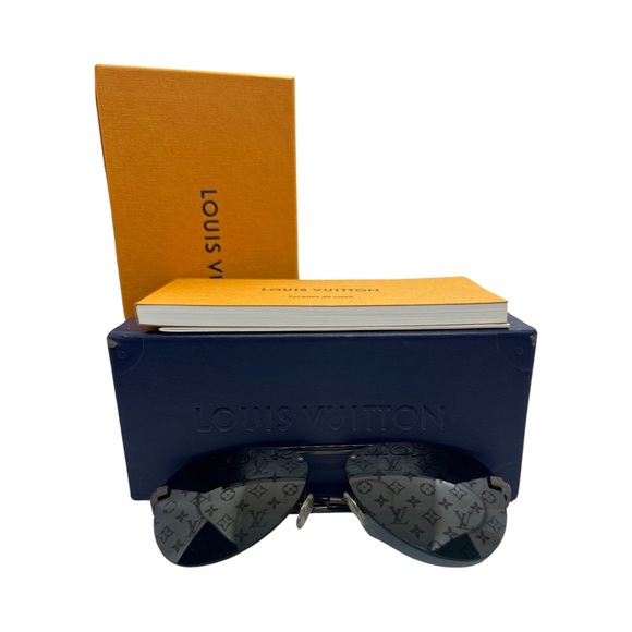 Louis Vuitton Sunglasses 😎 - Picture 8 of 12